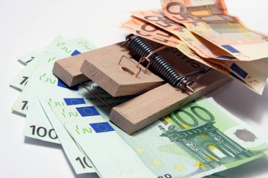 euro banknot ile fare kapanı, mali tuzak kavram kümesi
