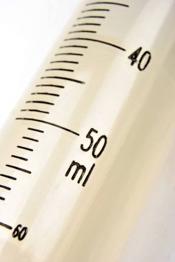 Ampül gösterir 50 Ml net ve keskin yakın atış