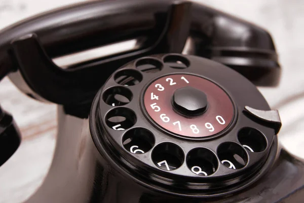 Altes Telefon Auf Holztisch — Stockfoto