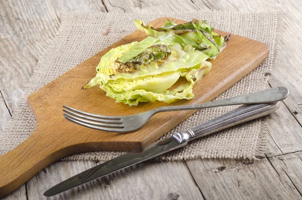 Rebanada Col Asada Con Tenedor Cuchillo Tablero Madera —  Fotos de Stock