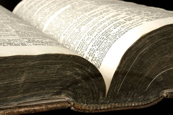Velha Bíblia Close Tiro — Fotografia de Stock