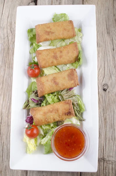 Rollos Primavera Con Ensalada Salsa Plato — Foto de Stock