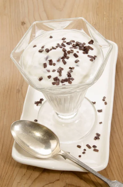 Frischer Joghurt Glas Mit Schokoladenstreuern — Stockfoto