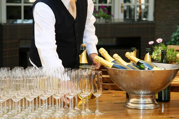 Ober Vult Vele Champagneglazen — Stockfoto