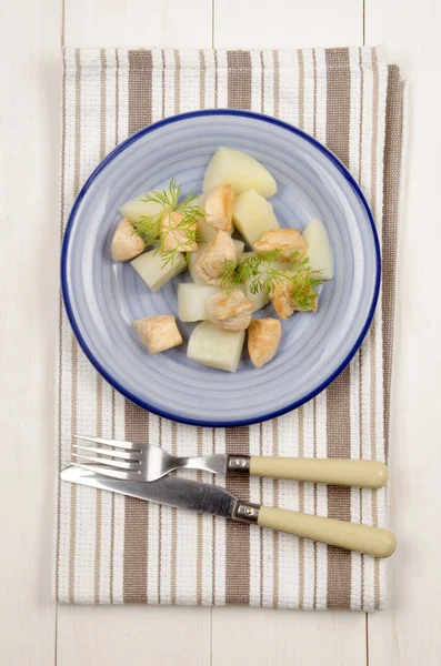 Patatas Hervidas Con Cubitos Filete Pollo Parrilla Eneldo —  Fotos de Stock