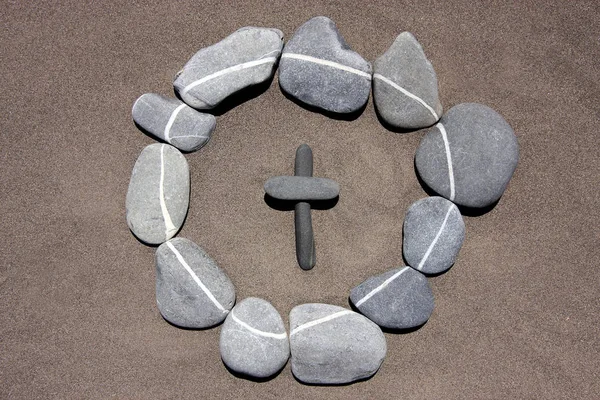 Náboženské Oblázky Formě Kruhu Písku Detail — Stock fotografie