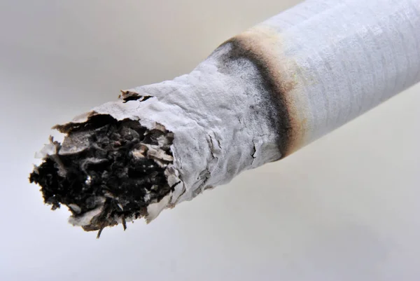 Parázsló Házi Fehér Cigaretta Közeli — Stock Fotó