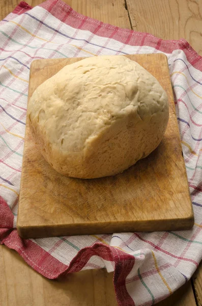 Biały Chleb Desce Ręcznik Kuchenny — Zdjęcie stockowe