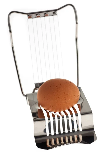 Foto Egg Cutter Con Uovo Giallo — Foto Stock