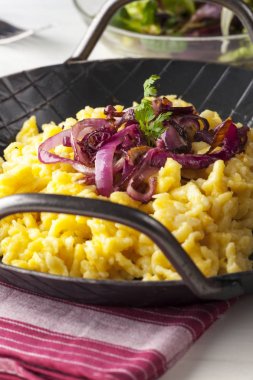 soğan dilimleri, Bavyera noodles yakın çekim 