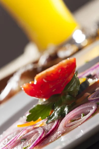 Close Dari Bavarian Sausage Salad Atas Meja — Stok Foto