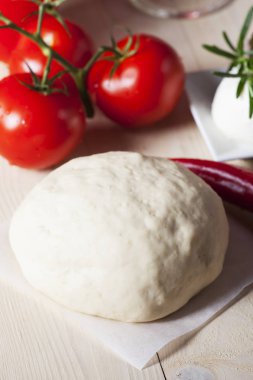 Domatesli Pizza için ev yapımı hamur Close-Up