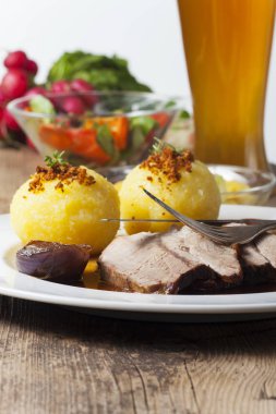 Bavyera kavrulmuş domuz yakın plaka üzerinde çekim