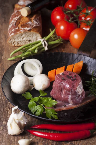 Raw Tournedo Steak Vegetables Pan — Stock Photo, Image