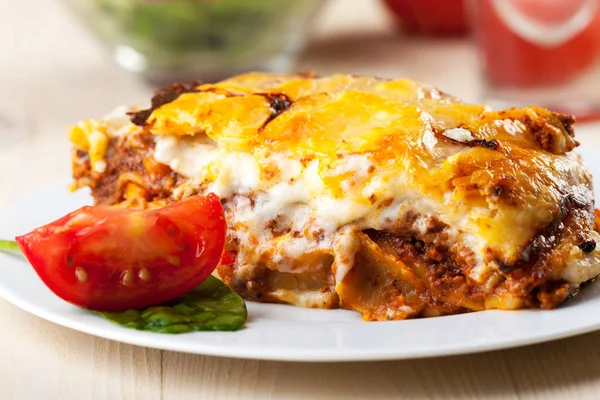 Traditionele Lasagne Witte Plaat Close — Stockfoto