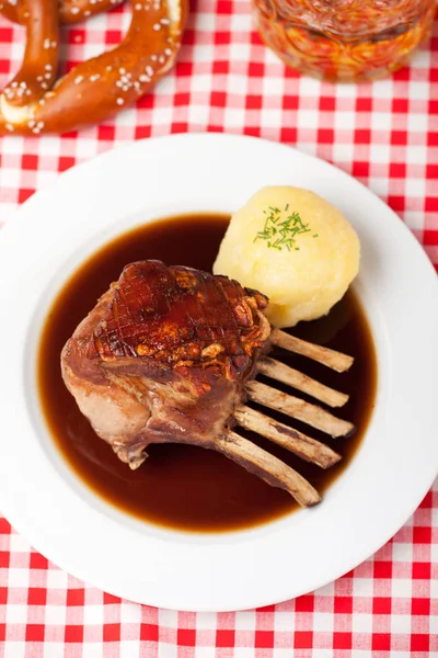 Primer Plano Sabrosa Carne Cerdo Asada Plato Blanco — Foto de Stock