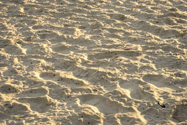 Текстура Пляжного Песка Волнами Солнечный День — стоковое фото