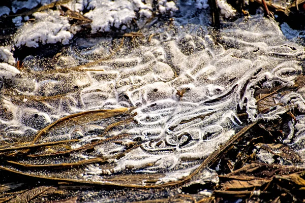 Iced Ytan Creek Vid Vinterdag Närbild — Stockfoto