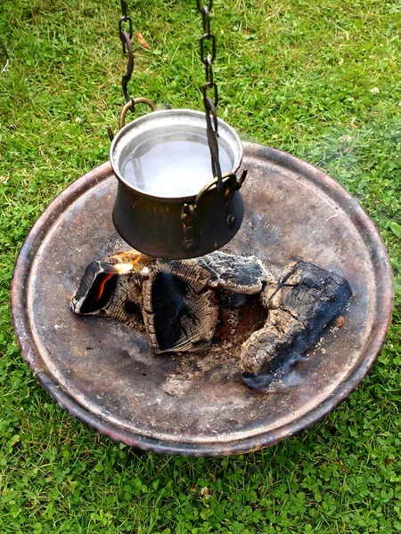 Foto Cerca Chimenea Con Agua Hirviendo — Foto de Stock