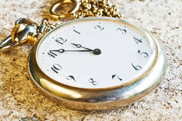 Photo Rapprochée Horloge Dorée Poche Vintage Montrant Temps — Photo