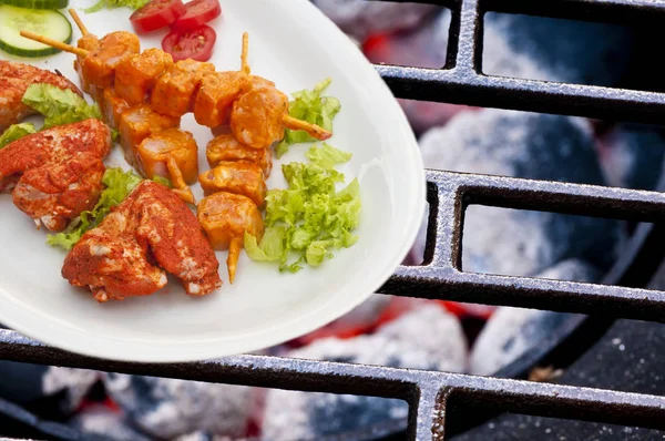 Nahaufnahme Vom Grill Mit Mariniertem Fleisch — Stockfoto