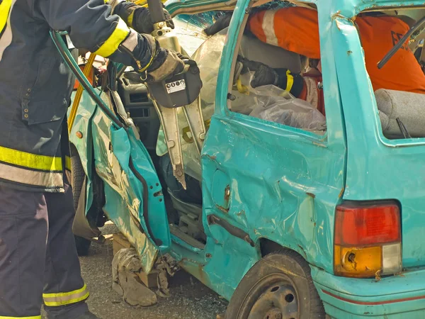 Bir Kaza Yüzünden Hasarlı Araç — Stok fotoğraf