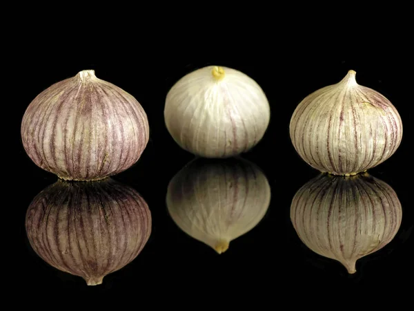 Chinese Garlics Black Mirror — Stock Photo, Image