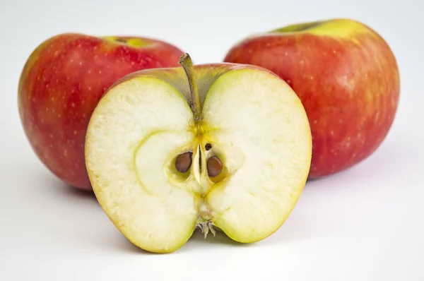 Syrového Zralého Jablka Izolovaných Bílém Pozadí Detail — Stock fotografie
