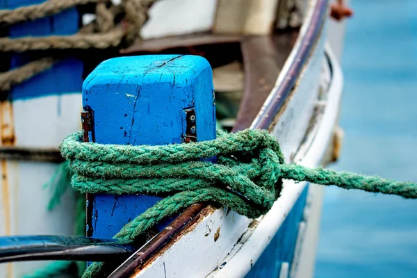 Förtöjning Linje Trålare Nära Upp Skott — Stockfoto