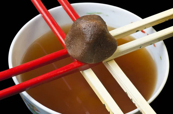 ボウルと箸でアジアの味噌汁のクローズ アップ — ストック写真