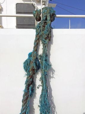 Satır bir trol yakın atış demirleme