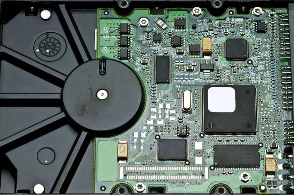 Primer Plano Del Disco Duro Computadora Una Placa Circuito —  Fotos de Stock