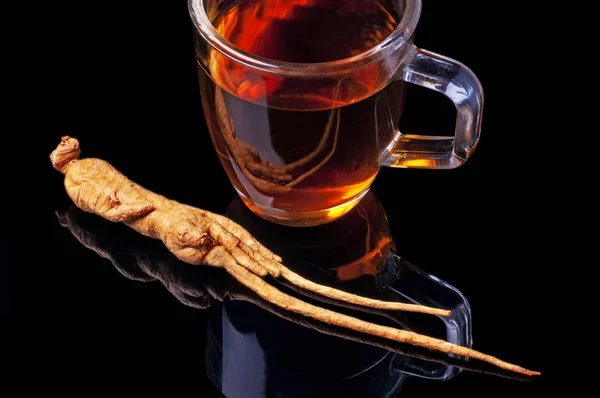 Ginseng çay tablo üzerinde kapat