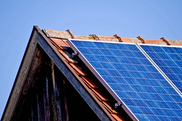 Solar Panel Régi Pajta Színes Lövés — Stock Fotó