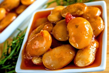 meze beyaz fasulye domates sos ile