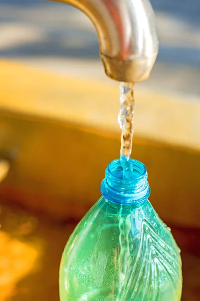 Foto Ravvicinata Della Fontana Dell Acqua Minerale — Foto Stock