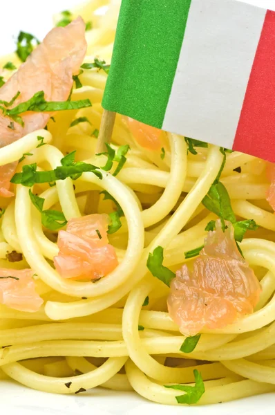 Zbliżenie Domowe Pyszne Spaghetti Łososiem — Zdjęcie stockowe