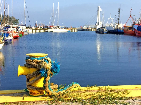 Bolardo Puerto Marítimo Con Barcos — Foto de Stock