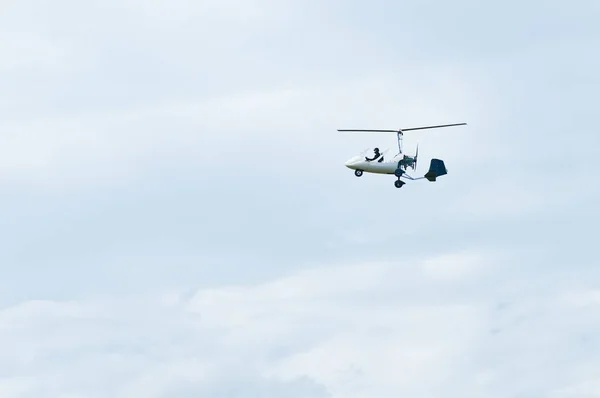 Foto Von Leichtem Flugzeug Blauen Himmel — Stockfoto