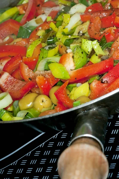 テーブルの上の揚げ野菜をクローズ アップ — ストック写真