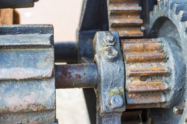 eski paslı metal tornalama bağlantı noktasının vinç
