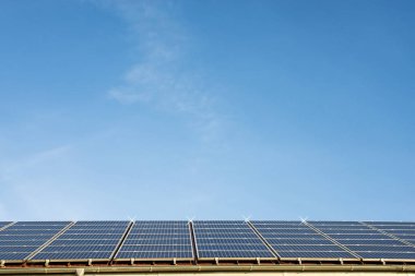 Güneş paneli gün süre vurdu