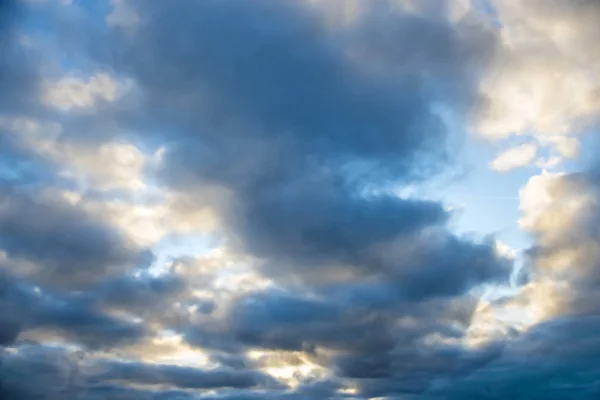 Himmel Mit Dunklen Wolken — Stockfoto