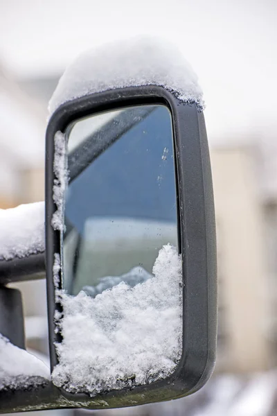 Γκρο Πλαν Φωτογραφία Αυτοκινήτου Λευκό Παγωμένο Χιόνι Εξωτερική — Φωτογραφία Αρχείου