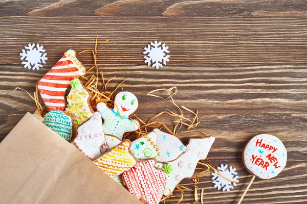 Рождественское печенье в бумажном пакете — стоковое фото