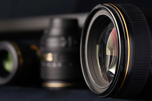 Obiettivo fotografico su oggetto sfocato — Foto Stock