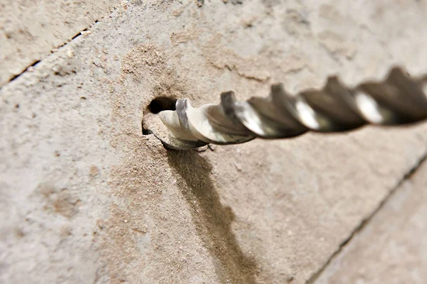 Duże wiertła w otwór betonu — Zdjęcie stockowe