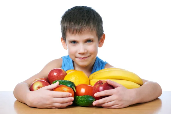 Felice ragazzo sano con frutta e verdura isolata — Foto Stock