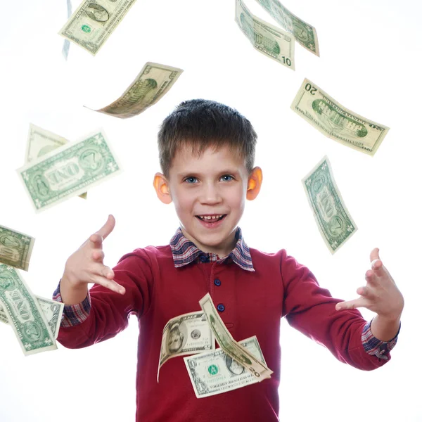 Красивый маленький мальчик и летающие доллары купюры изолированы — стоковое фото