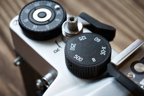 Cadran de contrôle vitesse d'obturation et compteur de cadre sur appareil photo reflex — Photo